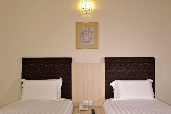 Room 9 of 30