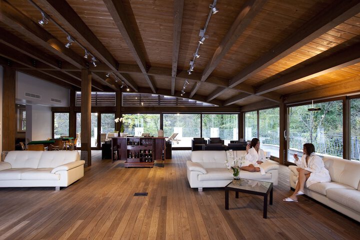 Lobby lounge