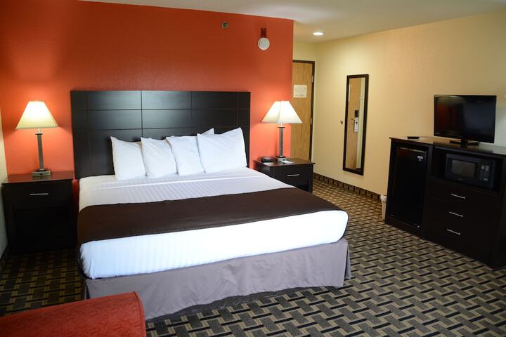 1 King Bed (7 of 23)