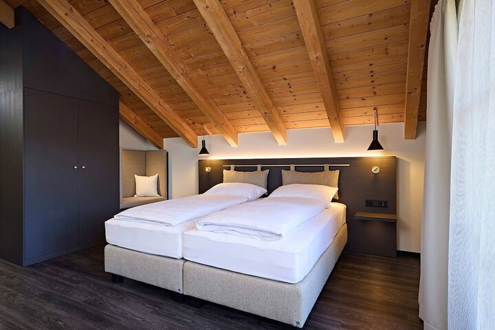 Room 45 of 127