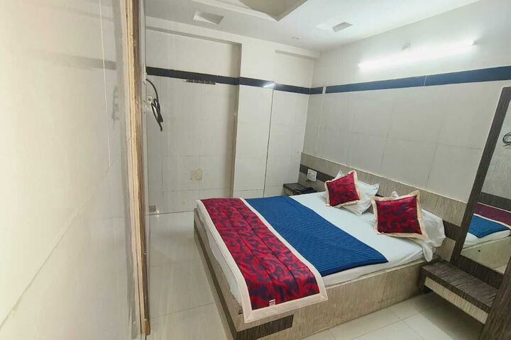 Room 7 of 17