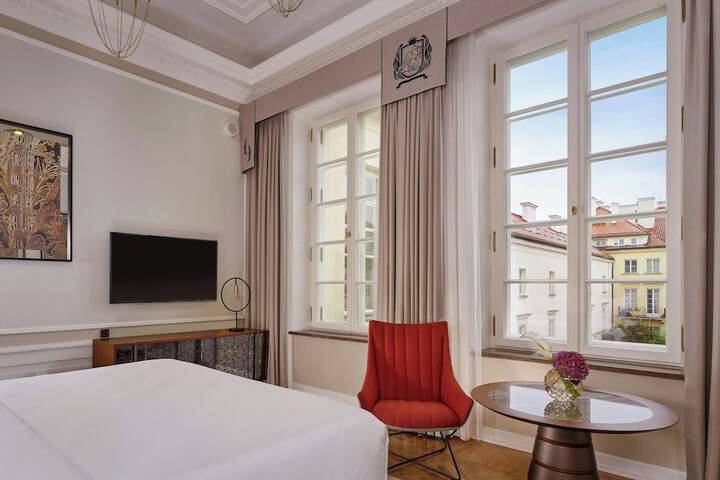 Room 27 of 82