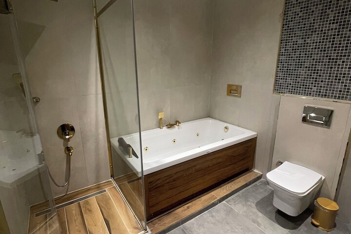 Room 51 of 75