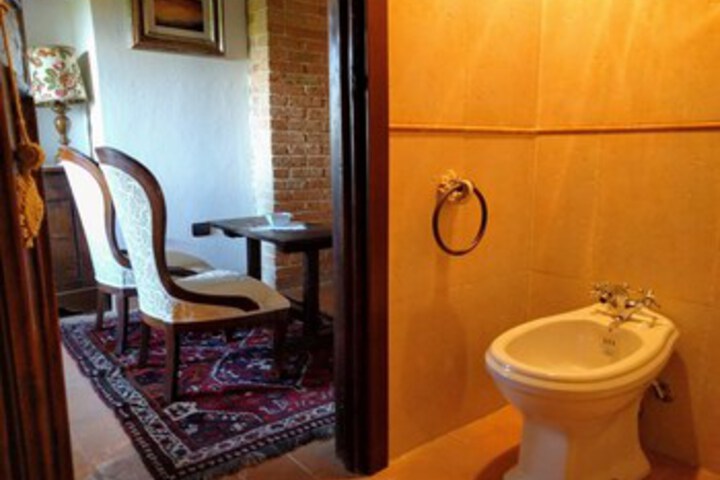 Room 4 of 66