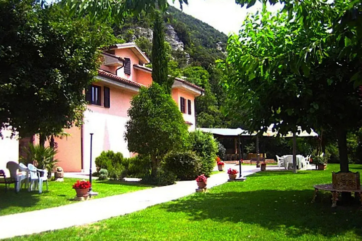 Photo 12