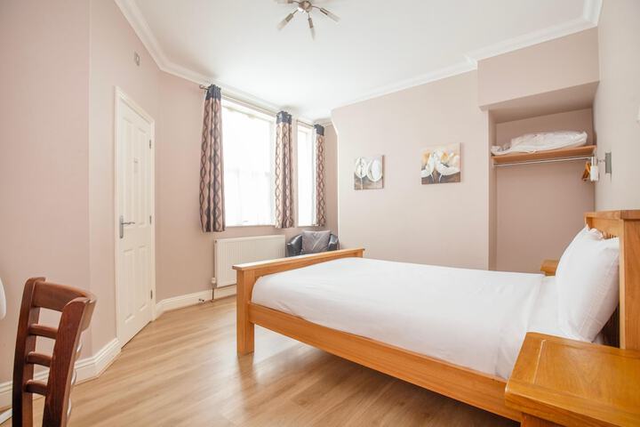 Room 40 of 70