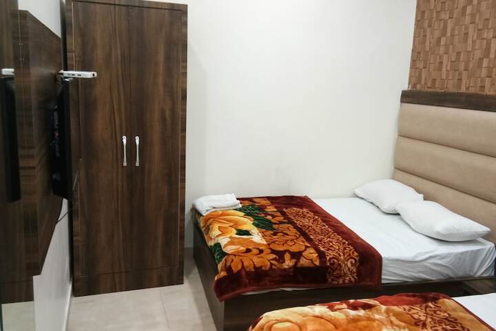 Room 12 of 35