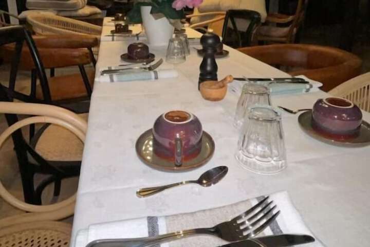 Dining 8 of 14