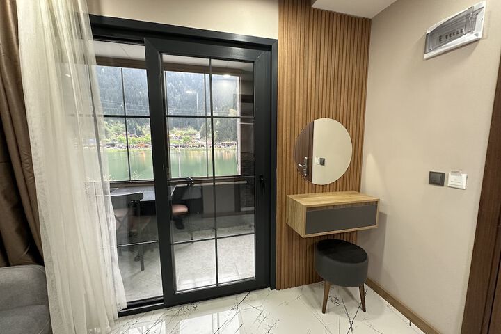 Room 16 of 40