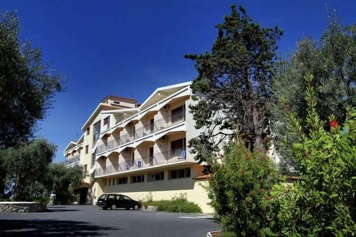 Hotel Entry