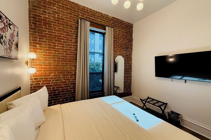 Room 13 of 48