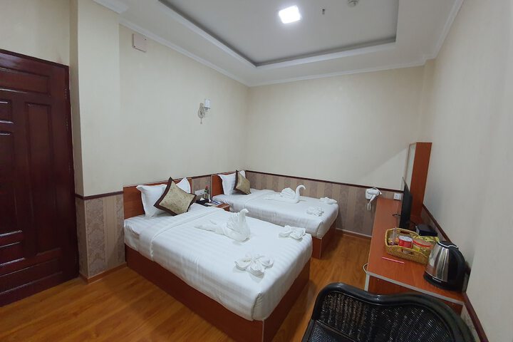 Room 25 of 43