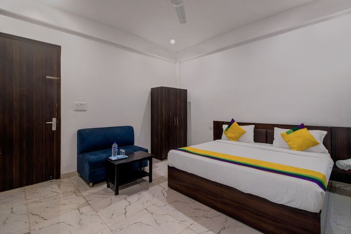Room 14 of 18