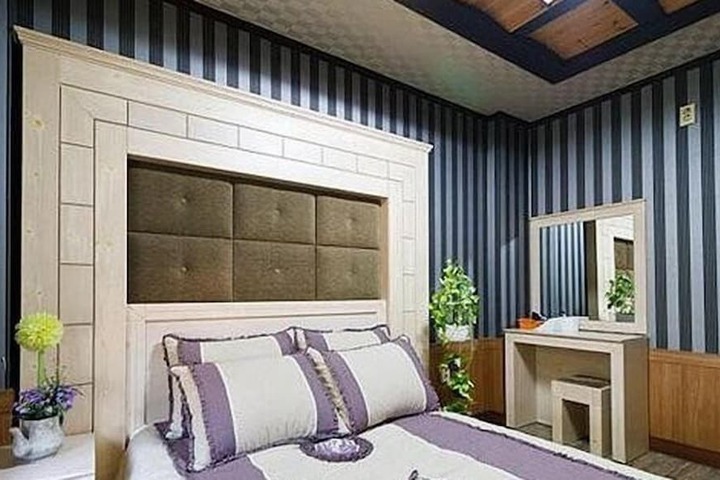 Room 2 of 28
