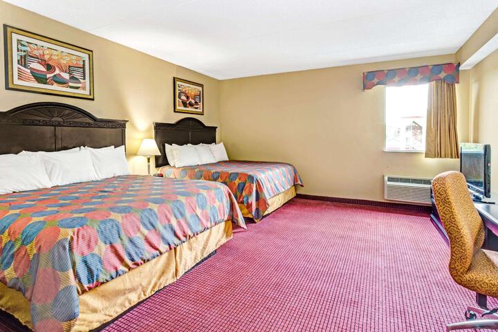 1 King Bed (3 of 7)