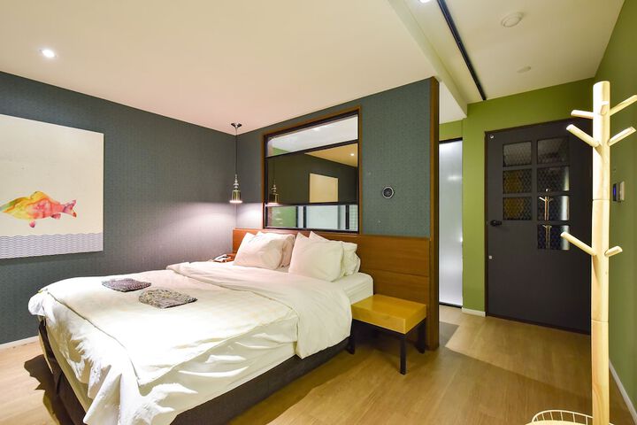 Room 28 of 66