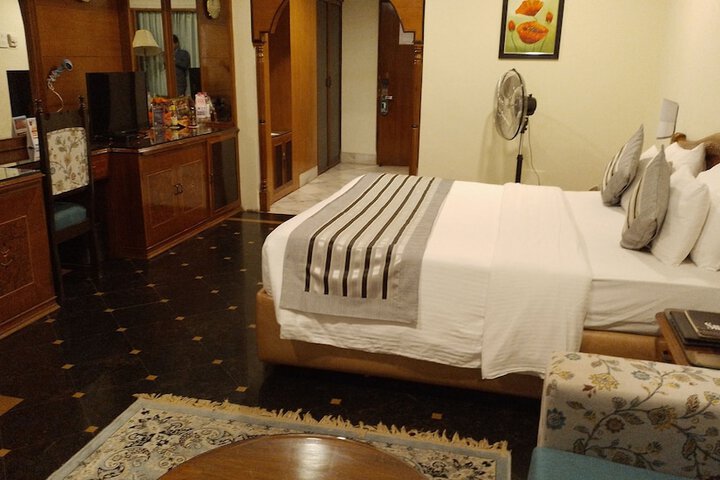 Room 9 of 36