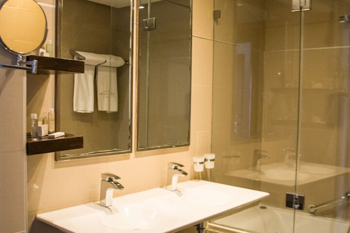 Room 25 of 27