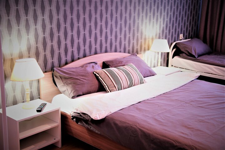 Room 10 of 16