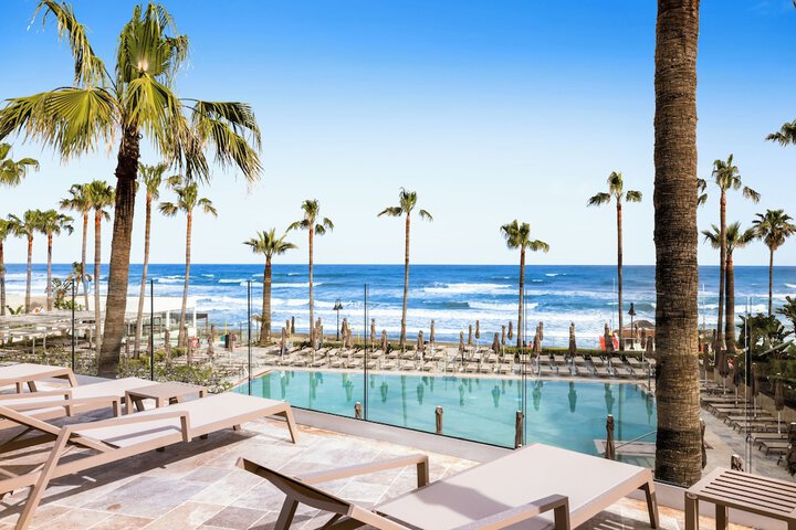 Hotel with Pool