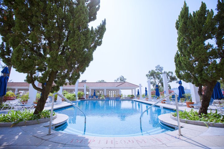 Hotel Pool