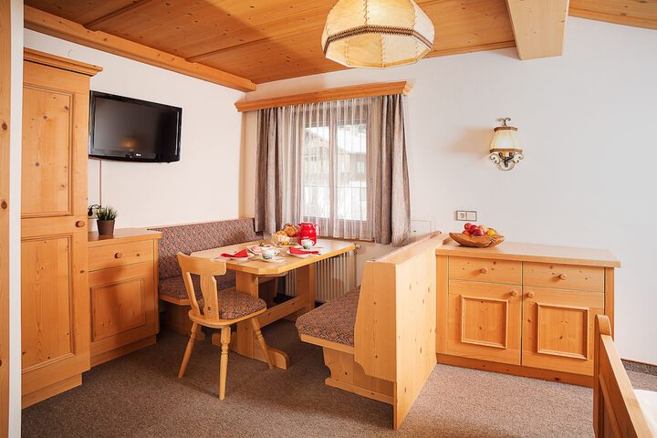 Room 4 of 64