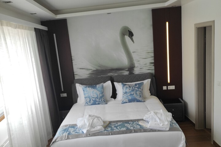 Room 7 of 14