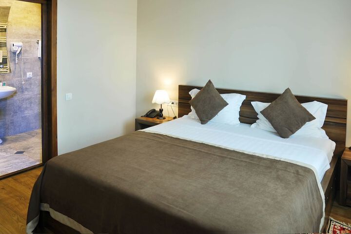 Room 10 of 60