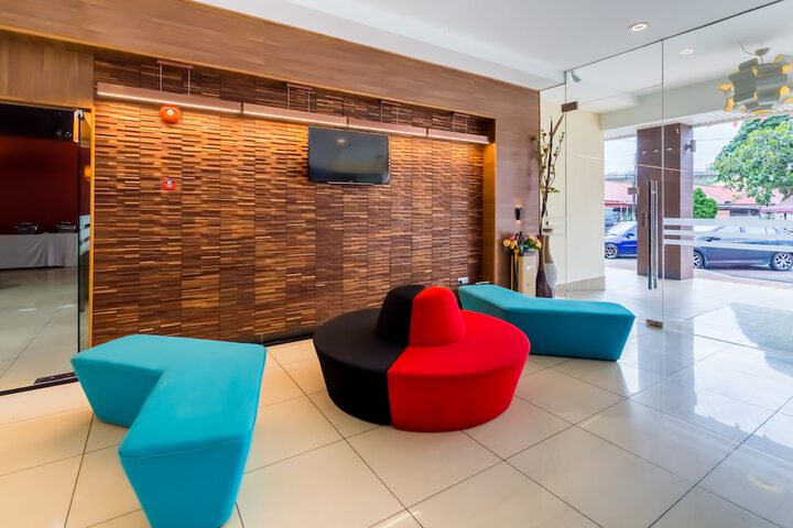 Entrance & Lobby