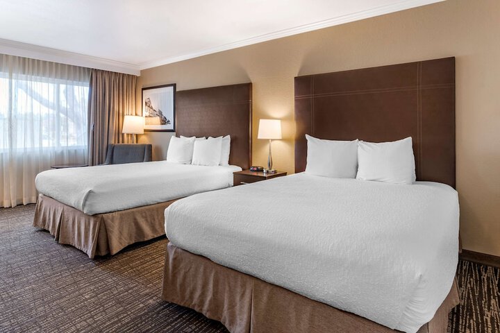 2 Queen Beds (6 of 8)