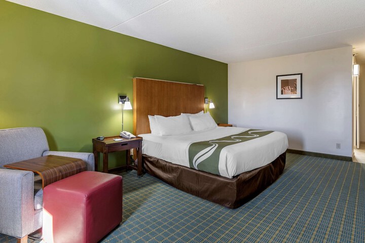1 King Bed (3 of 18)