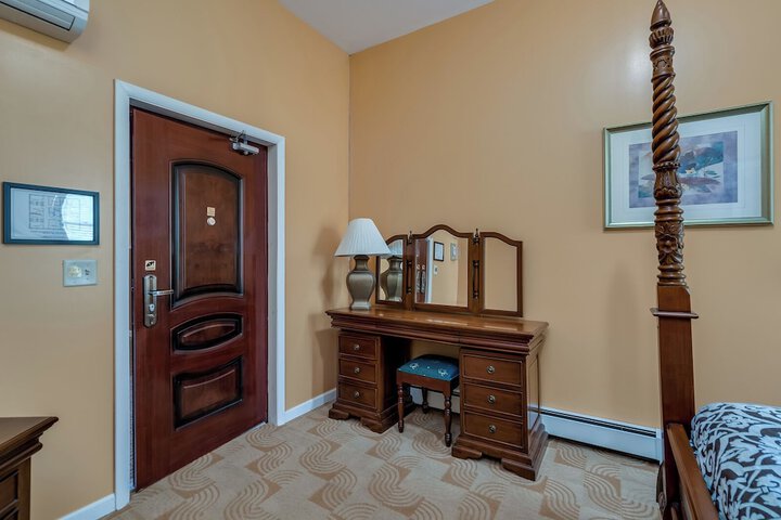 Room 13 of 46