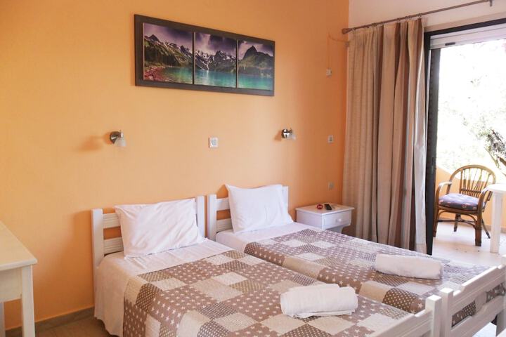 Room 3 of 41