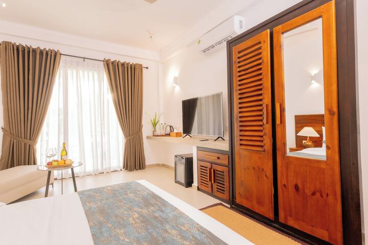 Room 3 of 20