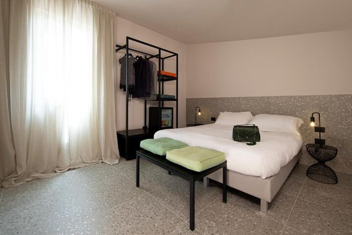 Room 6 of 21