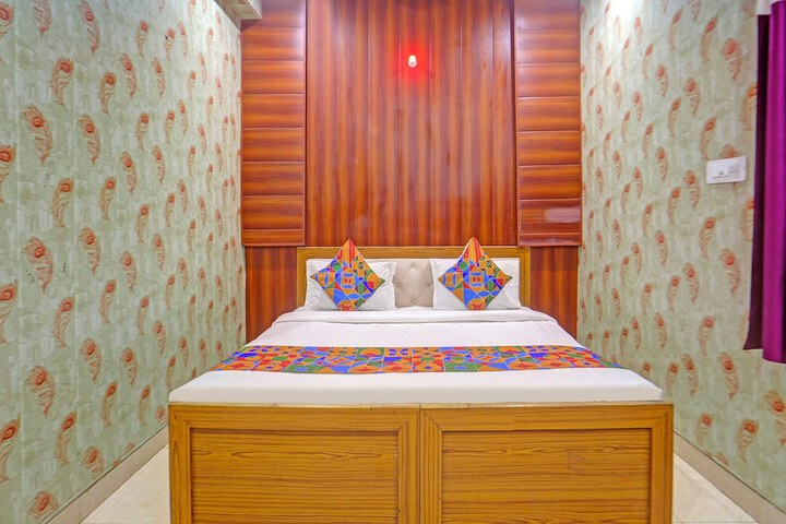 Room 13 of 26