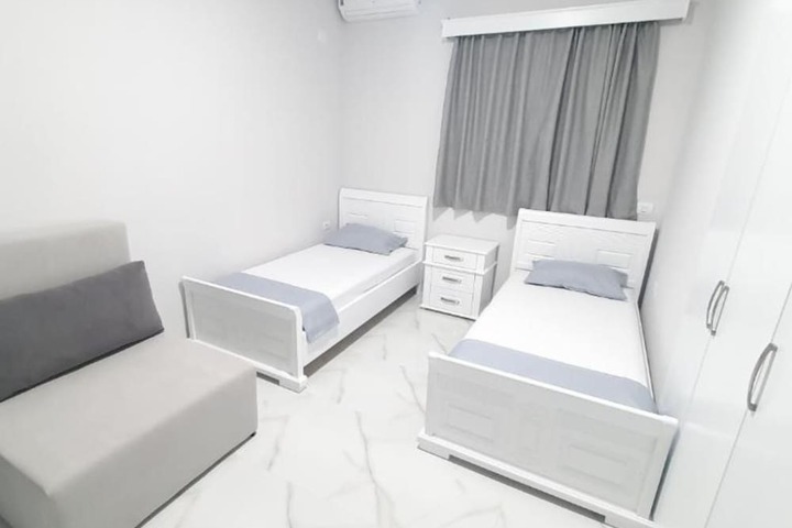 Room 3 of 49