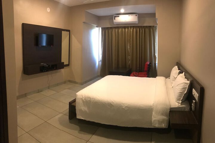 Room 6 of 33