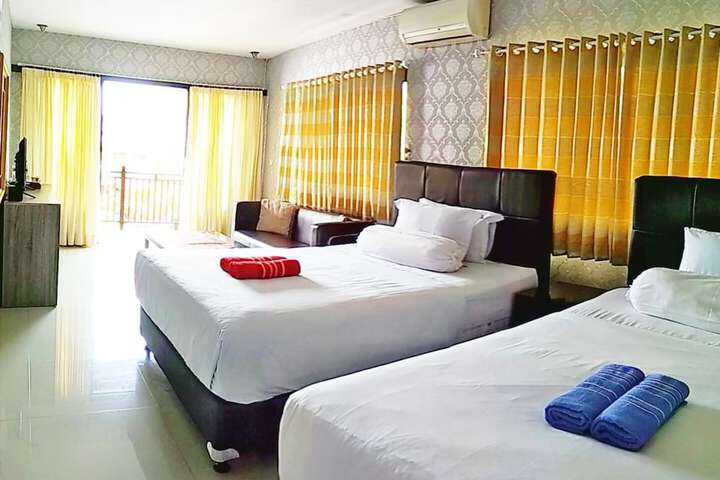 Room 4 of 34