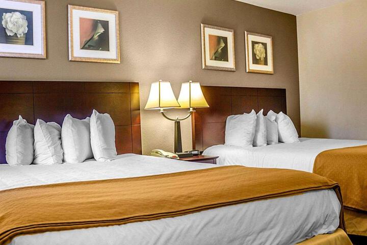 2 Queen Beds (8 of 8)