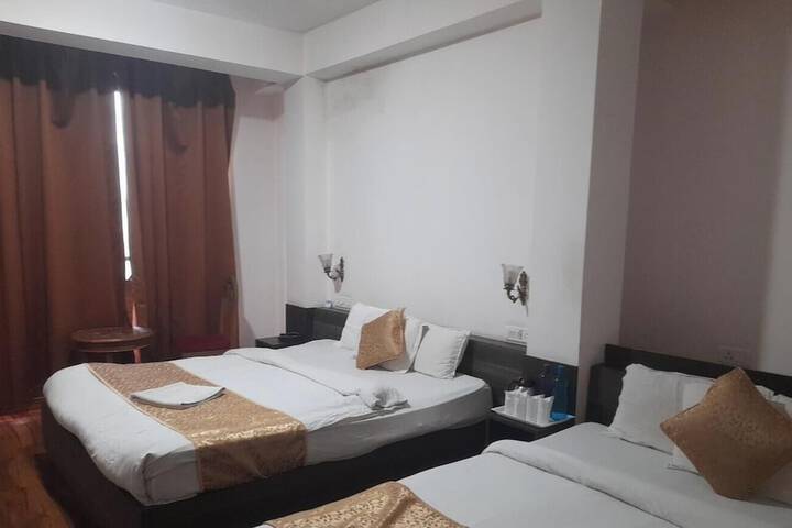 Room 2 of 10