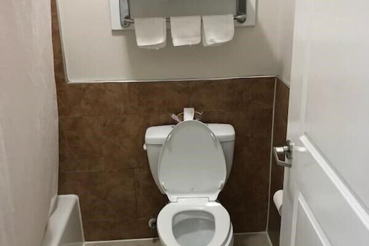 Room 10 of 21