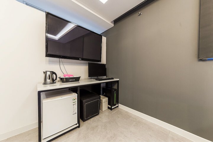Room 13 of 21