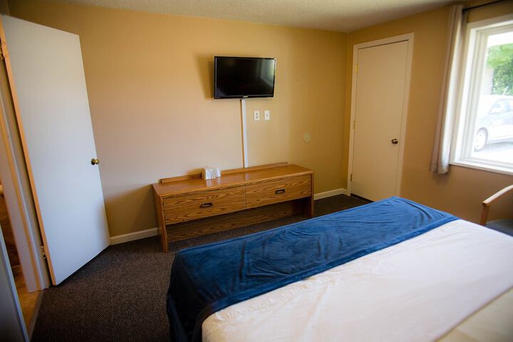 Standard | King Bed (3 of 5)