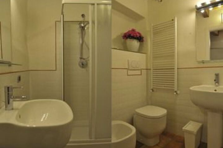 Room 16 of 102