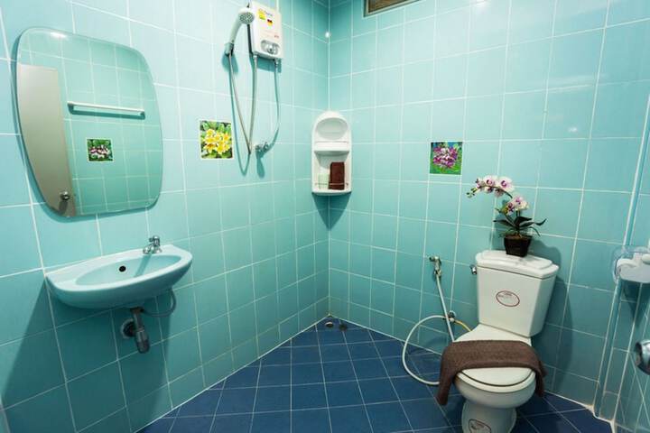 Room 13 of 30