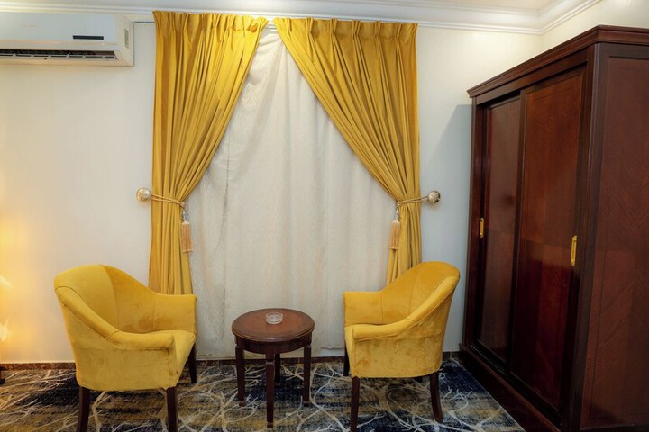 Room 27 of 41
