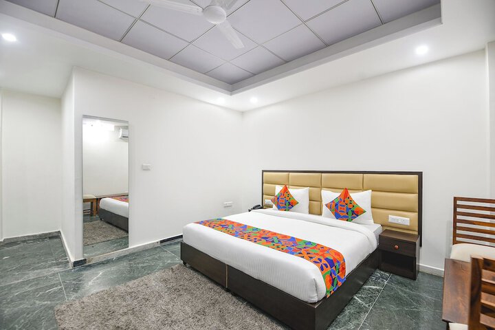 Room 16 of 38