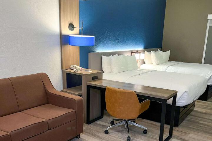 Suite 2 Queen Beds (3 of 23)