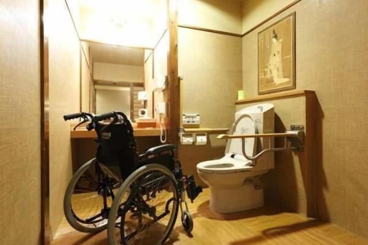 Room 11 of 25